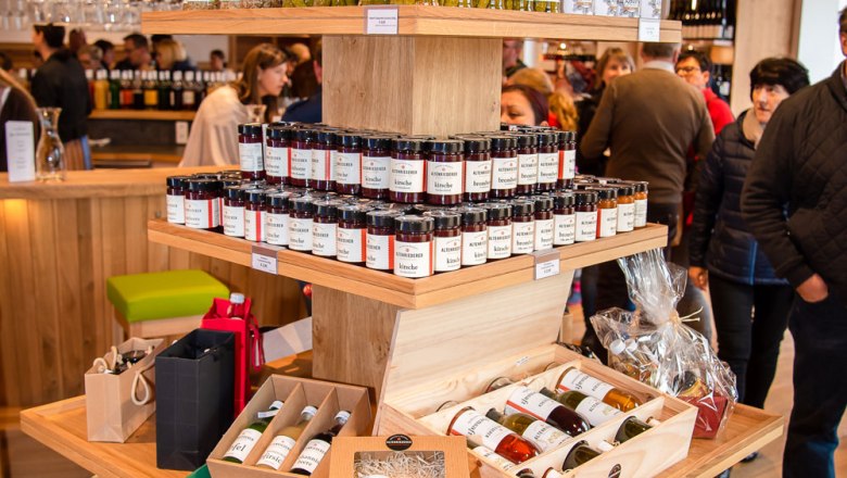 Shop Obsthof & Weingut Altenriederer, © Egon Fischer Shop Obsthof & Weingut Altenriederer, © Egon Fischer