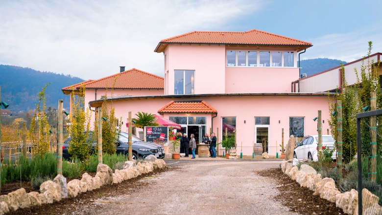 Shop Obsthof & Weingut Altenriederer, © Egon Fischer Shop Obsthof & Weingut Altenriederer, © Egon Fischer