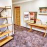 TDR-Smarthotel- Flur, © Schmid 1954 GmbH Flur mit lila Teppich, gefüllter Kühlschrank zu den Zimmern