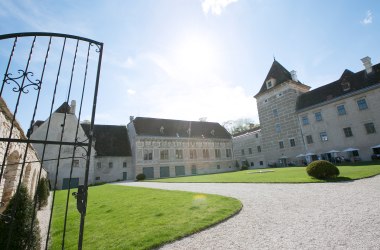 Eingang Schloss Walpersdorf, © Schwarz-König.at