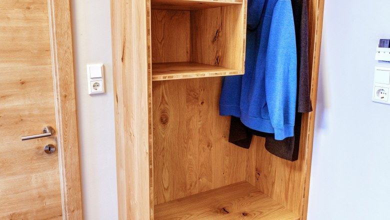 Garderobe im Zimmer