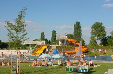 Wiese, Rutsche, &copy; Kopitz