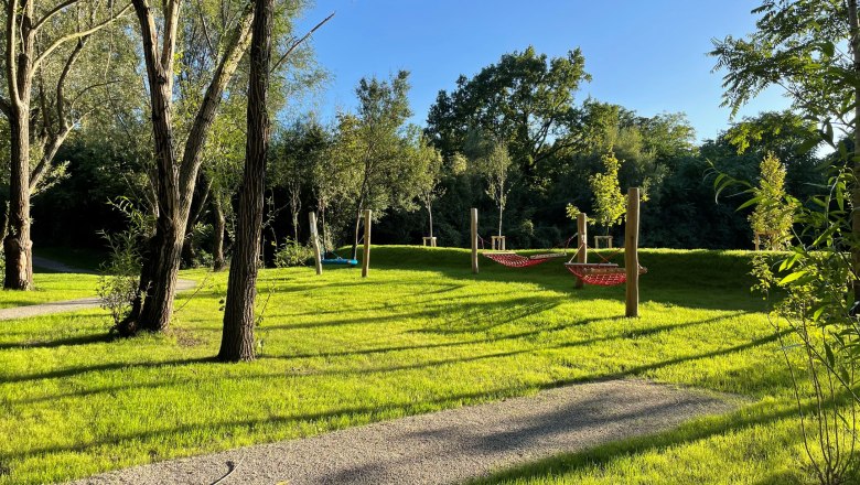 Bewegungspark_Nestschaukel und H&auml;ngematten (c) Daniela Trauninger, &copy; Daniela Trauninger